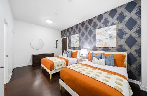 CityPlace House | Lux Harbourfront Home Sleeps 10 with Free Parking