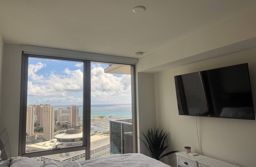 Ala Moana Condo | Lux Sky Ala Moana 39th Fl Modern Monthly Suite/Walk to the mall, Magic Island