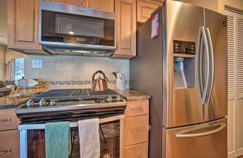 Mentor-on-the-Lake Cottage | Luxurious 3-BR Lakefront Cottage on Lake Erie - Book Your Lakeside Retreat Today