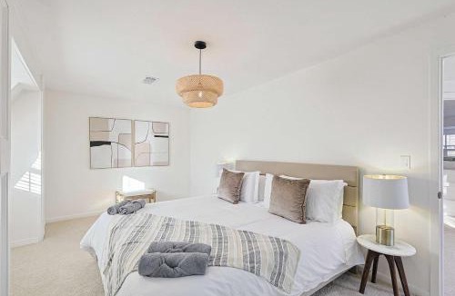 Sherman House | Luxurious Event-Friendly 6BR 3B Villa with Hot Tub