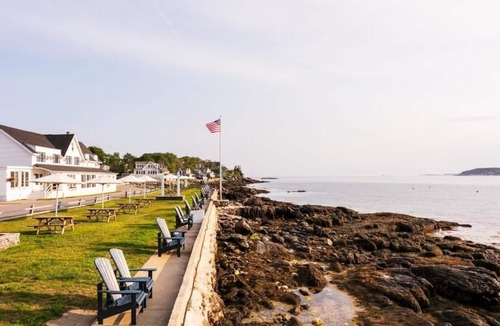 Ocean Point Hotel | Luxurious Oceanview Room for Memorable Couple Getaways | Private Beach Access
