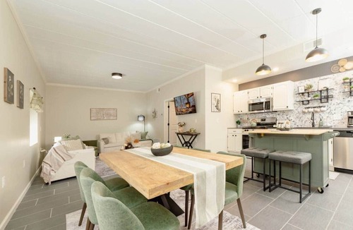 Conneaut Lakeshore Apartment | Luxurious One-Bedroom Gem Near Conneaut Lake