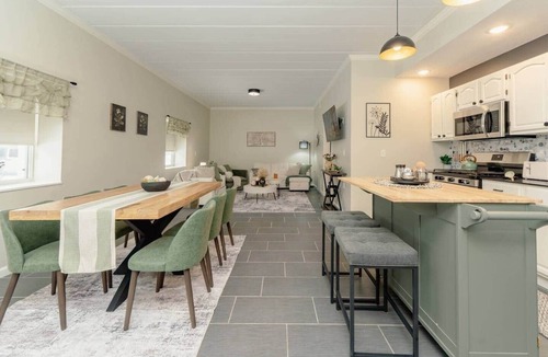 Conneaut Lakeshore Apartment | Luxurious One-Bedroom Gem Near Conneaut Lake