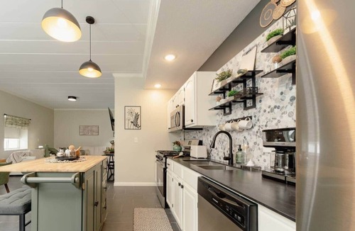Conneaut Lakeshore Apartment | Luxurious One-Bedroom Gem Near Conneaut Lake