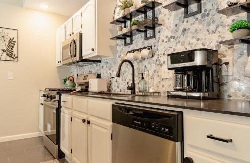 Conneaut Lakeshore Apartment | Luxurious One-Bedroom Gem Near Conneaut Lake