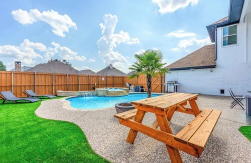 Richardson House | Luxurious Pool Oasis PS5 5BR 4 BA Aquarium