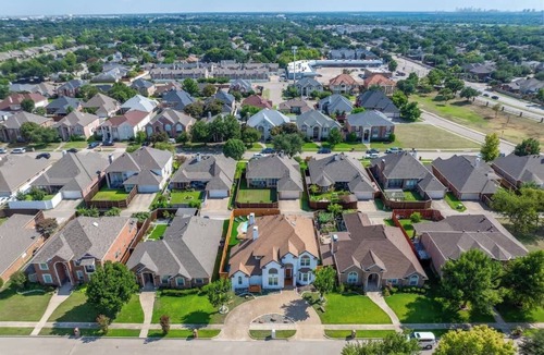 Richardson House | Luxurious Pool Oasis PS5 5BR 4 BA Aquarium