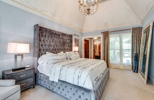 Olmsted Falls House | Luxurious Private Retreat and Riverfront Estate