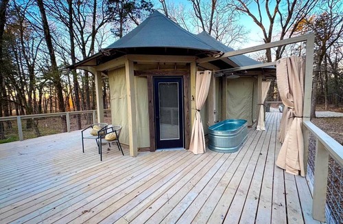 Miller Grove RV Rental | Luxurious Romantic Glamping Cabin with Outdoor Tub near Lake Fork in East Texas