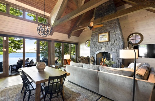 Town of Owasco House | LUXURIOUS WATERFRONT CABIN ON OWASCO LAKE