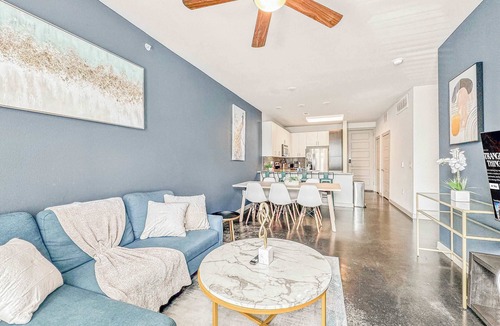 Uptown Apartment | Luxury 1BD | Uptown | Sleeps 4 | Parking
