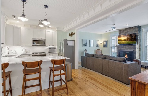 Buffalo House | Luxury 2 Bedroom 1.5 Bath Town Home/Walk to Elmwood/Garage/EV Charger/AC