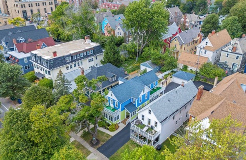 Buffalo House | Luxury 2 Bedroom 1.5 Bath Town Home/Walk to Elmwood/Garage/EV Charger/AC