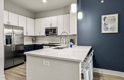 Deep Ellum Apartment | Luxury 2BD | Deep Ellum | Parking | Pool+Gym