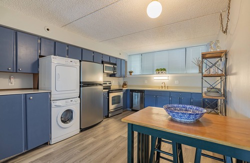 Canandaigua Condo | Luxury 3 bedroom 1.5 bath Condo on Magnificent Canandaigua Lake. Sleeps 6.
