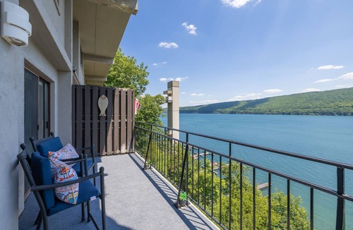 Canandaigua Condo | Luxury 3 bedroom 1.5 bath Condo on Magnificent Canandaigua Lake. Sleeps 6.