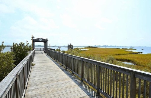 Bayside Condo | Luxury 4BR Condo Near Fenwick Island