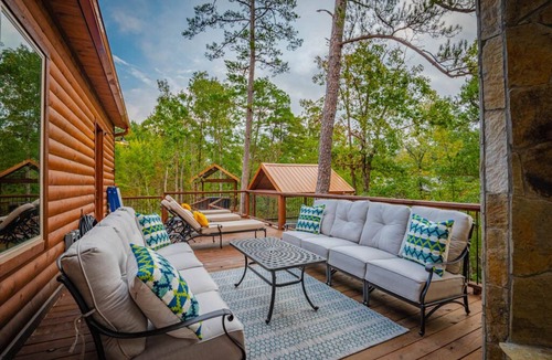 Golden Cabin | Luxury 6+ Bedroom cabin on Year around creek, near Broken Bow Lake.