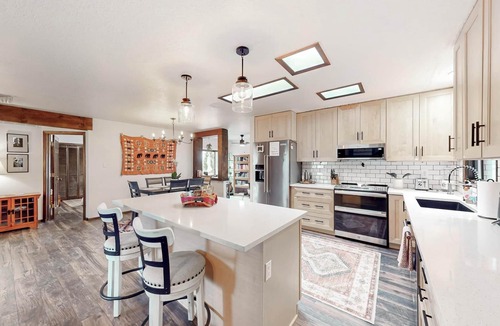 Northeast Heights House | Luxury adobe 3 bdrm! Mtn views, trails, easy access