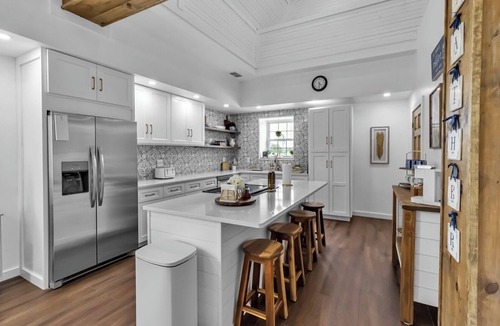 Black Creek House | Luxury Barn Loft , Horses + Hot Tub