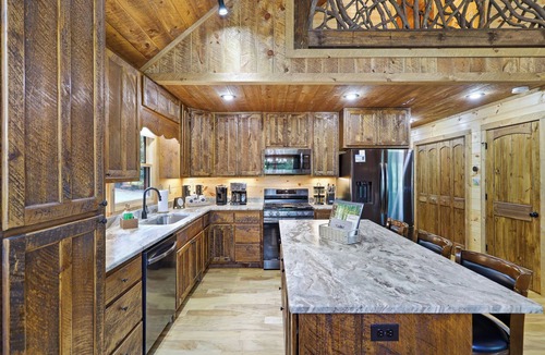 Mineral Bluff Cabin | Luxury Cabin Getaway | Sauna | Game Room & Hot Tub