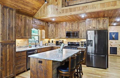 Mineral Bluff Cabin | Luxury Cabin Getaway | Sauna | Game Room & Hot Tub
