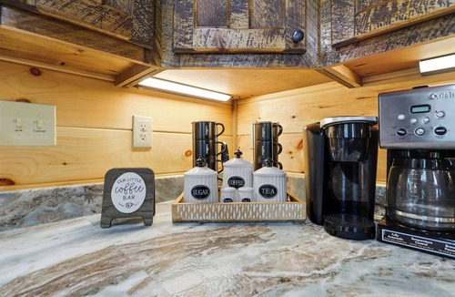 Mineral Bluff Cabin | Luxury Cabin Getaway | Sauna | Game Room & Hot Tub
