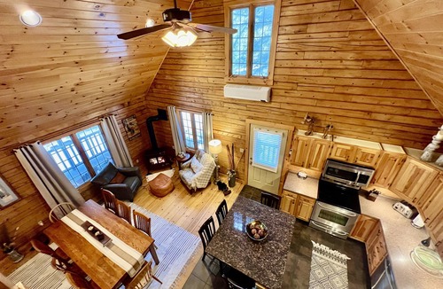 Rumford Center Cabin | Luxury Cabin with A/C, Hot Tub, Minutes to Sunday River! 21' Gazebo! Generator!