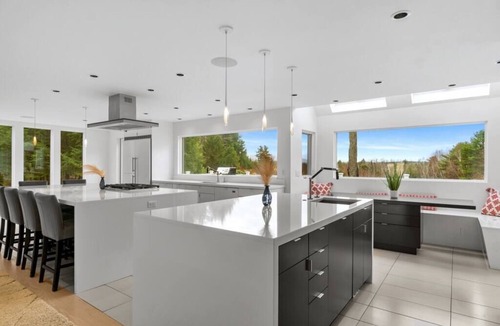 New London House | Luxury Chalet with Pool | Near Mt. Sunapee