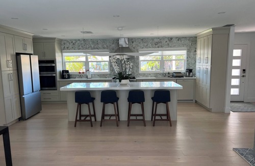 Southgate House | Luxury Coastal Retreat - Designer Home Near Siesta Key Beach with Pool