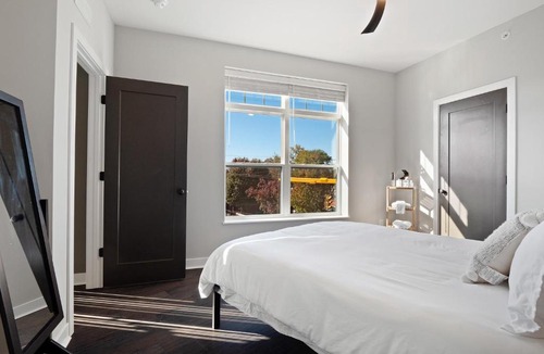 Ohio City Apartment | Luxury Condo 10 Minutes from First Energy Stadium B4