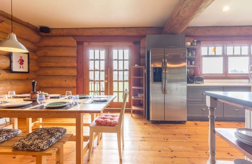 Glen Huron House | Luxury Cottage Getaway - Perfect for Families