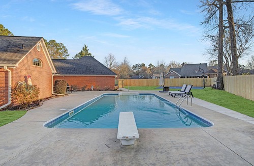 Texarkana House | Luxury Family Home w/Pool & Basketball Court