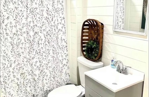 Greenbrier House | Luxury Gated Suite at Jamestown Ranch Barndominium