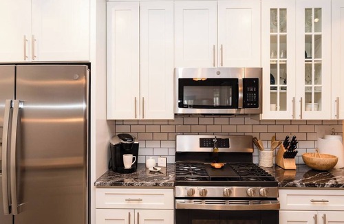 North Oakland Apartment | Luxury King Suite Near Shadyside Hospital