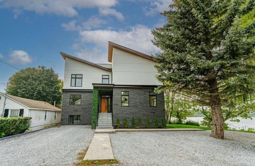 Port Weller House | Luxury Lakefront Villa with Sauna sleeps 10ppl