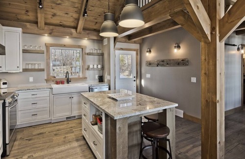 Caddy Lake Cottage | LUXURY LAKEFRONT COTTAGE