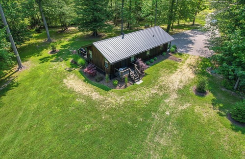 Madison Cabin | Luxury Lodge w/Hot Tub, Fire Pit & Scenic Trails on 450-Acre Ohio Wine Country