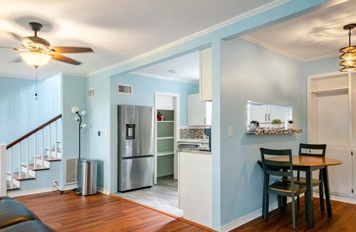 Broadmoor Apartment | Luxury Loft w XL Shower. Cozy Condo with Private Courtyard/Dog Run & Laundry