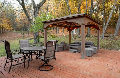 Frazeysburg Cabin | Luxury,Log Cabin 65ac. of private forest, trails,sauna,hot-tub. Baughman Park.