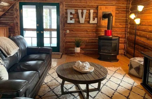 Ellicottville Cabin | Luxury Log Cabin! Seasonal possible. Privacy / nature close to town