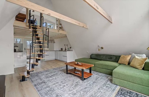 Mountain Pine Cabin | Luxury Modern Cabin Scenic 5 Acre Hilltop Retreat
