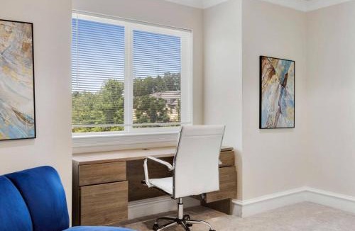 Oak Lawn House | Luxury Oak Lawn Home | Game Room, Parking, Balcony