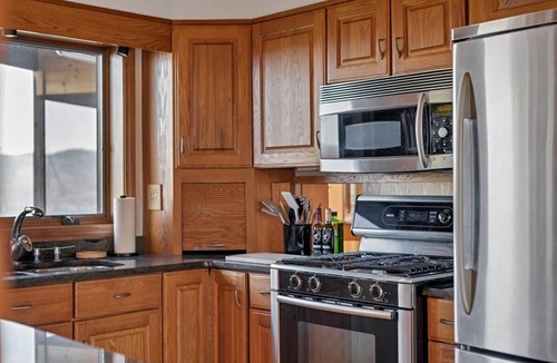 Diamond Point House | Luxury Retreat w Gorgeous Lake Views, Minutes to Marina, Beach & Dining