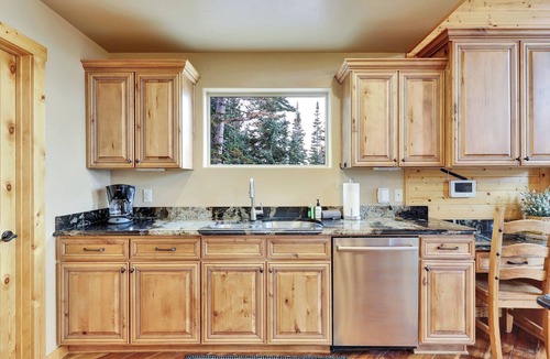 Steam Engine Meadows Cabin | Luxury Ski Cabin - Sleeps 25 - 2 Min to Lifts