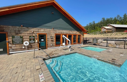 North Conway Condo | Luxury SKI IN/SKI OUT Kearsarge Brook Condo 3 bed, 2 bath at Cranmore Mountain!