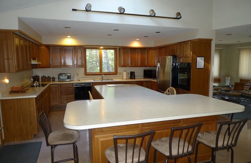 Bridgton Ski Chalet | Luxury, Spacious, 4 BR Chalet, 1 Minute walk to beach, lakefront, pools, skiing