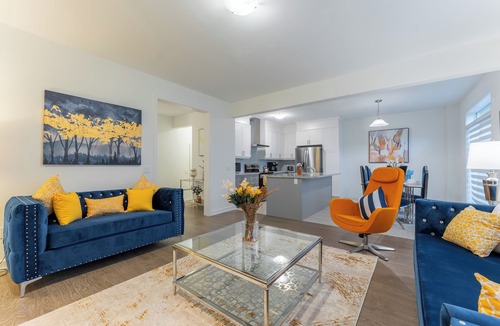 Winona House | Luxury & Spacious 4BR ~ Stoney Creek ~ Hamilton