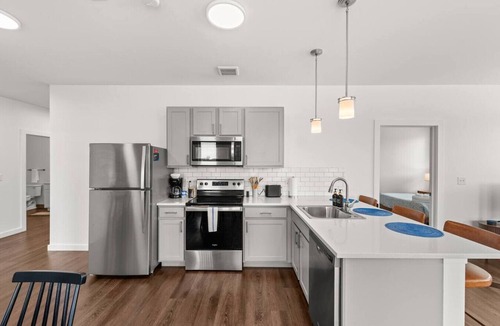 Hough Apartment | Luxury Stay Near Cleveland Clinic & Attractions