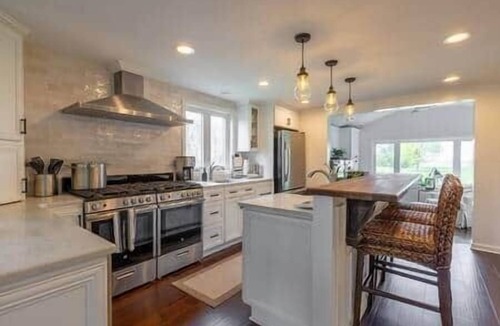 Youngstown House | LVR's Luxury Lakefront Farmhouse